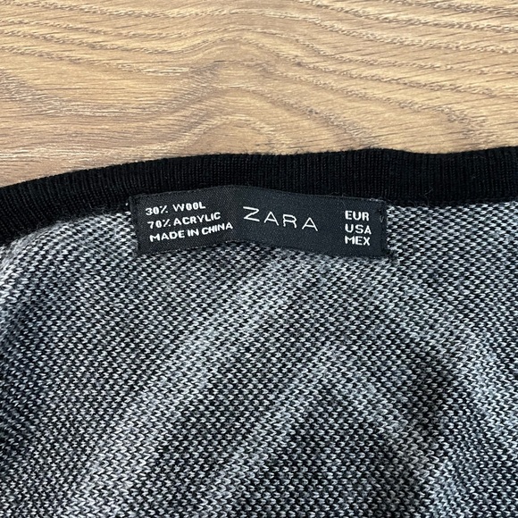 Zara Shrug Aztec Geometric Black and White Print Button OS Wool Blend - Picture 2 of 5